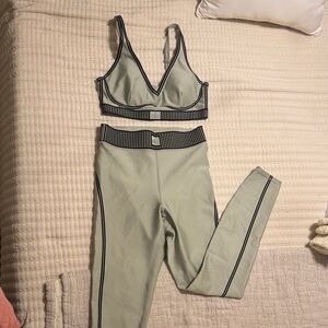 ALO Yoga Olive and Black Set